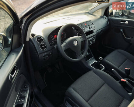 Серый Фольксваген Гольф Плюс, объемом двигателя 1.6 л и пробегом 239 тыс. км за 7400 $, фото 12 на Automoto.ua