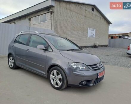 Серый Фольксваген Гольф Плюс, объемом двигателя 1.4 л и пробегом 165 тыс. км за 6900 $, фото 2 на Automoto.ua