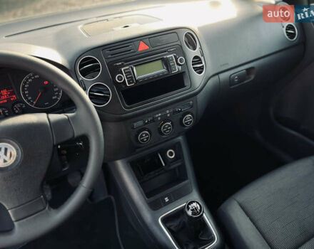 Серый Фольксваген Гольф Плюс, объемом двигателя 1.6 л и пробегом 239 тыс. км за 7400 $, фото 18 на Automoto.ua