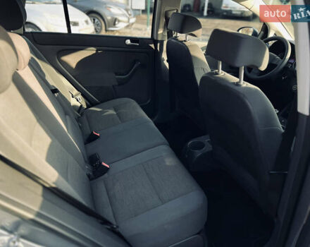 Серый Фольксваген Гольф Плюс, объемом двигателя 1.6 л и пробегом 239 тыс. км за 7400 $, фото 6 на Automoto.ua