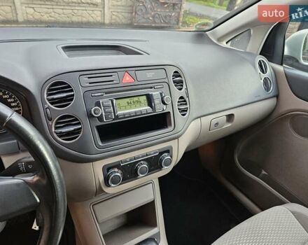 Серый Фольксваген Гольф Плюс, объемом двигателя 1.4 л и пробегом 188 тыс. км за 7500 $, фото 6 на Automoto.ua