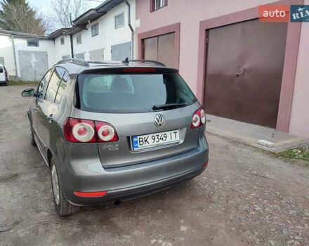 Серый Фольксваген Гольф Плюс, объемом двигателя 1.6 л и пробегом 257 тыс. км за 7700 $, фото 5 на Automoto.ua