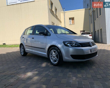 Серый Фольксваген Гольф Плюс, объемом двигателя 1.4 л и пробегом 175 тыс. км за 8999 $, фото 2 на Automoto.ua