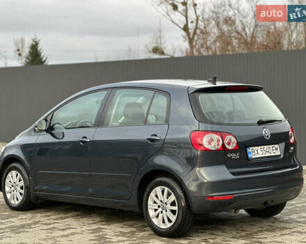 Серый Фольксваген Гольф Плюс, объемом двигателя 1.6 л и пробегом 245 тыс. км за 8199 $, фото 4 на Automoto.ua