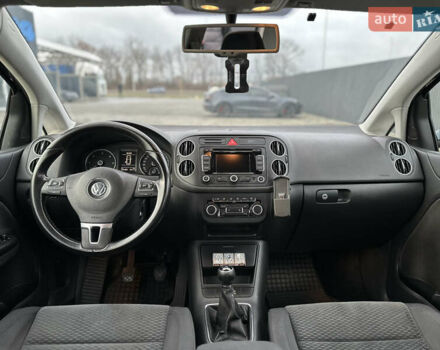 Серый Фольксваген Гольф Плюс, объемом двигателя 1.6 л и пробегом 245 тыс. км за 8199 $, фото 13 на Automoto.ua