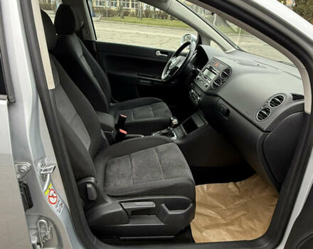 Серый Фольксваген Гольф Плюс, объемом двигателя 1.4 л и пробегом 153 тыс. км за 8650 $, фото 56 на Automoto.ua