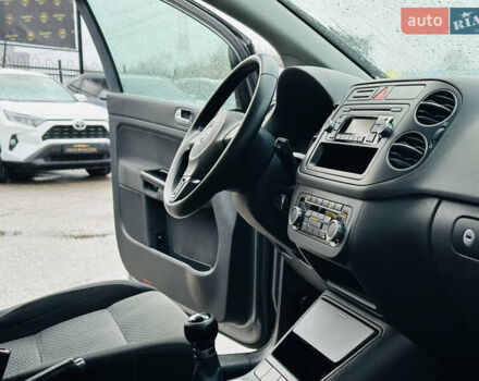 Серый Фольксваген Гольф Плюс, объемом двигателя 1.4 л и пробегом 162 тыс. км за 8200 $, фото 22 на Automoto.ua