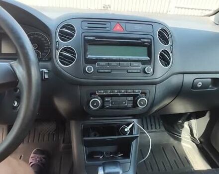 Серый Фольксваген Гольф Плюс, объемом двигателя 1.6 л и пробегом 145 тыс. км за 8000 $, фото 12 на Automoto.ua