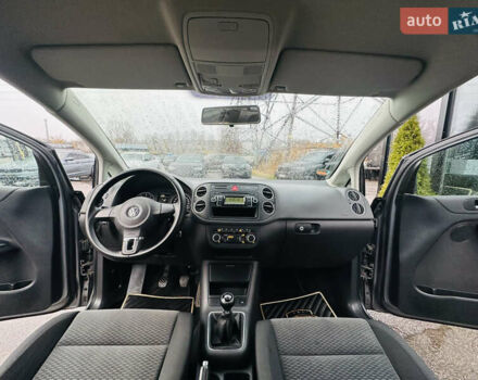 Серый Фольксваген Гольф Плюс, объемом двигателя 1.4 л и пробегом 162 тыс. км за 8200 $, фото 18 на Automoto.ua