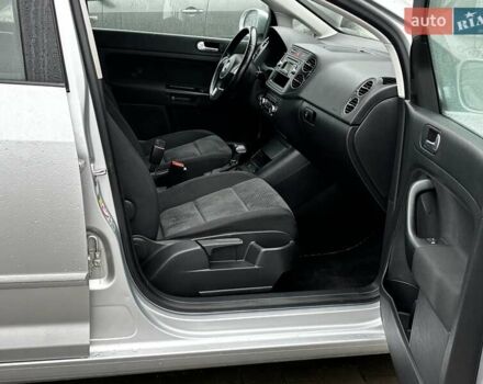 Серый Фольксваген Гольф Плюс, объемом двигателя 1.6 л и пробегом 189 тыс. км за 9399 $, фото 91 на Automoto.ua