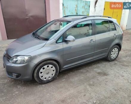 Серый Фольксваген Гольф Плюс, объемом двигателя 1.6 л и пробегом 257 тыс. км за 7700 $, фото 3 на Automoto.ua