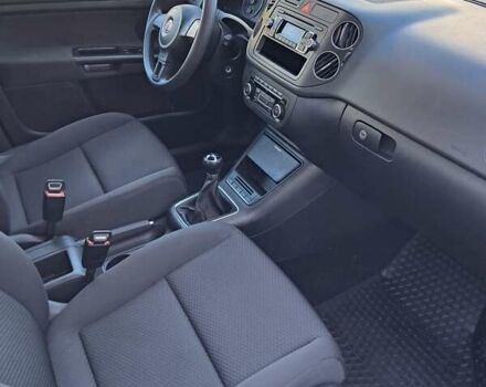 Серый Фольксваген Гольф Плюс, объемом двигателя 1.39 л и пробегом 186 тыс. км за 7100 $, фото 2 на Automoto.ua