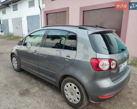 Серый Фольксваген Гольф Плюс, объемом двигателя 1.6 л и пробегом 257 тыс. км за 7700 $, фото 4 на Automoto.ua