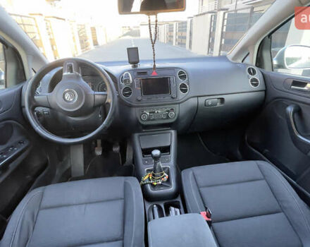 Серый Фольксваген Гольф Плюс, объемом двигателя 1.6 л и пробегом 280 тыс. км за 7400 $, фото 21 на Automoto.ua