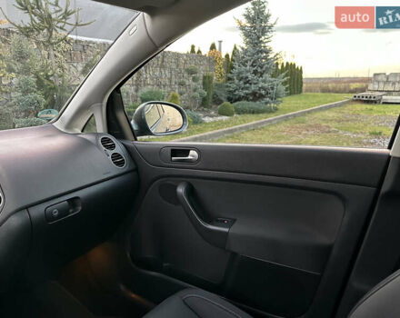 Серый Фольксваген Гольф Плюс, объемом двигателя 1.4 л и пробегом 228 тыс. км за 8599 $, фото 68 на Automoto.ua