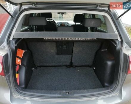 Серый Фольксваген Гольф Плюс, объемом двигателя 1.6 л и пробегом 245 тыс. км за 9000 $, фото 5 на Automoto.ua