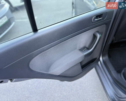 Серый Фольксваген Гольф Плюс, объемом двигателя 1.6 л и пробегом 360 тыс. км за 7800 $, фото 19 на Automoto.ua