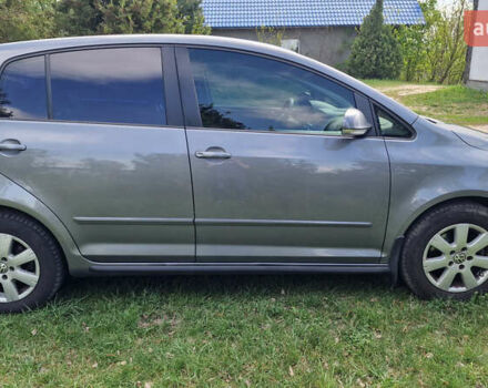 Фольксваген Гольф Плюс 2011 в Житомире на Automoto.ua Серый Фольксваген Гольф Плюс, объемом двигателя 1.6 л и пробегом 280 тыс. км за 7700 $, фото 2 на Automoto.ua