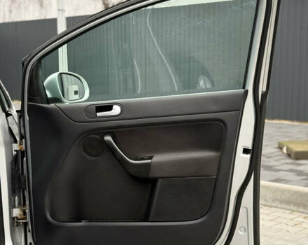 Серый Фольксваген Гольф Плюс, объемом двигателя 1.4 л и пробегом 171 тыс. км за 8800 $, фото 80 на Automoto.ua