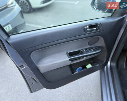 Серый Фольксваген Гольф Плюс, объемом двигателя 1.6 л и пробегом 360 тыс. км за 7800 $, фото 17 на Automoto.ua