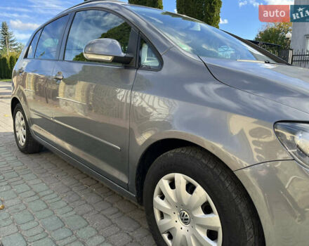 Фольксваген Гольф Плюс 2011 в Луцке на Automoto.ua Серый Фольксваген Гольф Плюс, объемом двигателя 1.6 л и пробегом 237 тыс. км за 7900 $, фото 5 на Automoto.ua