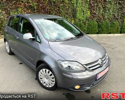 Серый Фольксваген Гольф Плюс, объемом двигателя 1.6 л и пробегом 208 тыс. км за 6600 $, фото 3 на Automoto.ua