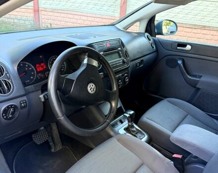 Серый Фольксваген Гольф Плюс, объемом двигателя 1.6 л и пробегом 214 тыс. км за 5500 $, фото 2 на Automoto.ua