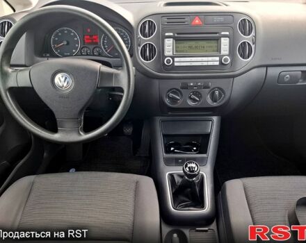 Серый Фольксваген Гольф Плюс, объемом двигателя 1.6 л и пробегом 140 тыс. км за 6750 $, фото 6 на Automoto.ua