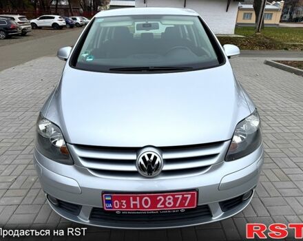 Серый Фольксваген Гольф Плюс, объемом двигателя 1.6 л и пробегом 127 тыс. км за 7550 $, фото 3 на Automoto.ua