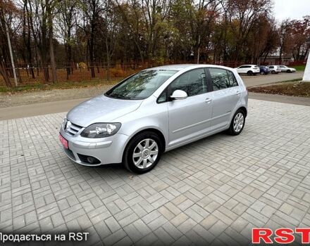 Серый Фольксваген Гольф Плюс, объемом двигателя 1.6 л и пробегом 127 тыс. км за 7550 $, фото 2 на Automoto.ua