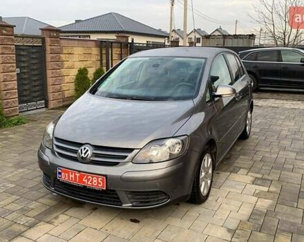 Серый Фольксваген Гольф Плюс, объемом двигателя 1.6 л и пробегом 172 тыс. км за 5977 $, фото 1 на Automoto.ua