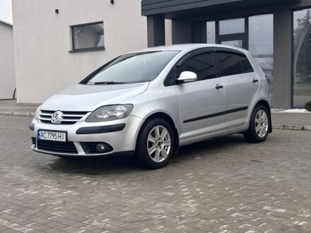 Серый Фольксваген Гольф Плюс, объемом двигателя 1.4 л и пробегом 225 тыс. км за 6000 $, фото 1 на Automoto.ua