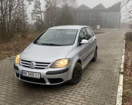 Сірий Фольксваген Golf Plus, об'ємом двигуна 1.39 л та пробігом 244 тис. км за 5100 $, фото 1 на Automoto.ua
