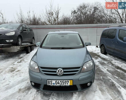 Серый Фольксваген Гольф Плюс, объемом двигателя 1.6 л и пробегом 137 тыс. км за 6053 $, фото 1 на Automoto.ua