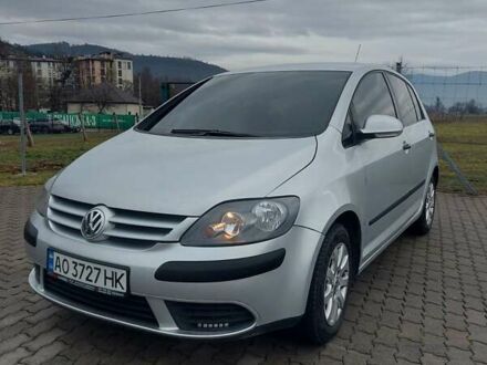 Серый Фольксваген Гольф Плюс, объемом двигателя 1.6 л и пробегом 200 тыс. км за 5600 $, фото 1 на Automoto.ua