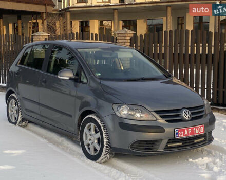 Серый Фольксваген Гольф Плюс, объемом двигателя 1.6 л и пробегом 184 тыс. км за 6100 $, фото 1 на Automoto.ua