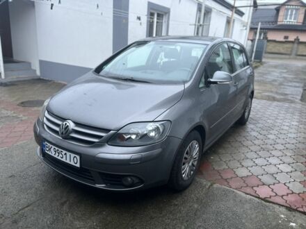 Серый Фольксваген Гольф Плюс, объемом двигателя 1.6 л и пробегом 190 тыс. км за 4900 $, фото 1 на Automoto.ua