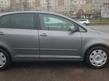 Серый Фольксваген Гольф Плюс, объемом двигателя 1.6 л и пробегом 202 тыс. км за 5650 $, фото 1 на Automoto.ua