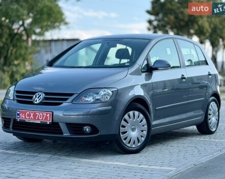 Сірий Фольксваген Golf Plus, об'ємом двигуна 1.6 л та пробігом 134 тис. км за 7999 $, фото 1 на Automoto.ua