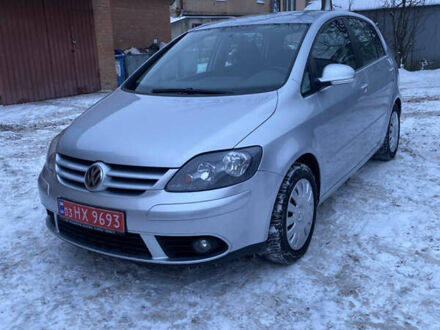 Серый Фольксваген Гольф Плюс, объемом двигателя 1.6 л и пробегом 183 тыс. км за 8100 $, фото 1 на Automoto.ua