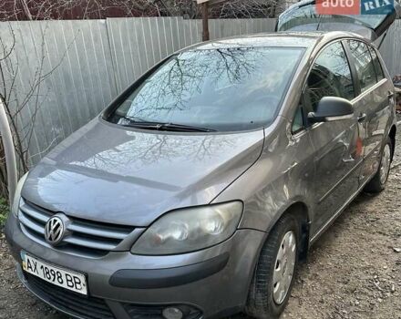 Сірий Фольксваген Golf Plus, об'ємом двигуна 1.6 л та пробігом 300 тис. км за 3900 $, фото 1 на Automoto.ua