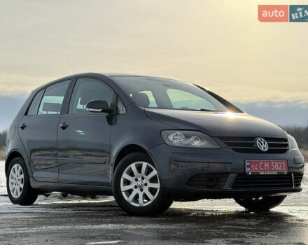 Серый Фольксваген Гольф Плюс, объемом двигателя 1.6 л и пробегом 197 тыс. км за 7999 $, фото 1 на Automoto.ua