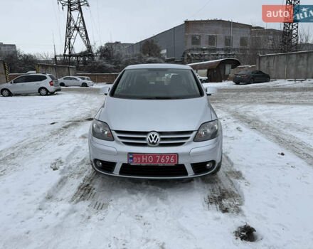 Серый Фольксваген Гольф Плюс, объемом двигателя 1.6 л и пробегом 176 тыс. км за 7100 $, фото 1 на Automoto.ua