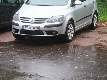 Серый Фольксваген Гольф Плюс, объемом двигателя 1 л и пробегом 333 тыс. км за 2250 $, фото 1 на Automoto.ua