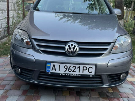 Серый Фольксваген Гольф Плюс, объемом двигателя 1.6 л и пробегом 184 тыс. км за 8000 $, фото 1 на Automoto.ua