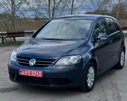 Серый Фольксваген Гольф Плюс, объемом двигателя 1.4 л и пробегом 250 тыс. км за 6000 $, фото 1 на Automoto.ua