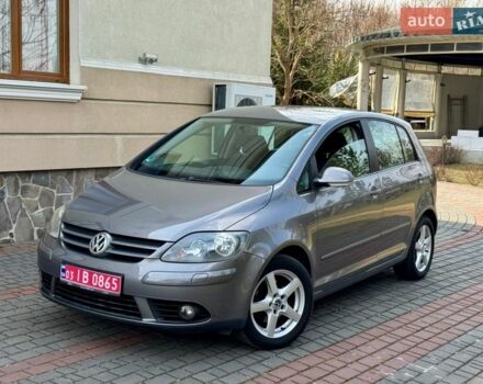 Серый Фольксваген Гольф Плюс, объемом двигателя 1.4 л и пробегом 209 тыс. км за 5550 $, фото 1 на Automoto.ua