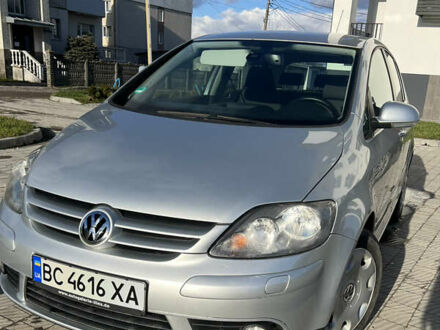 Серый Фольксваген Гольф Плюс, объемом двигателя 1.6 л и пробегом 210 тыс. км за 7500 $, фото 1 на Automoto.ua