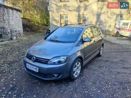 Серый Фольксваген Гольф Плюс, объемом двигателя 1.6 л и пробегом 144 тыс. км за 9000 $, фото 1 на Automoto.ua