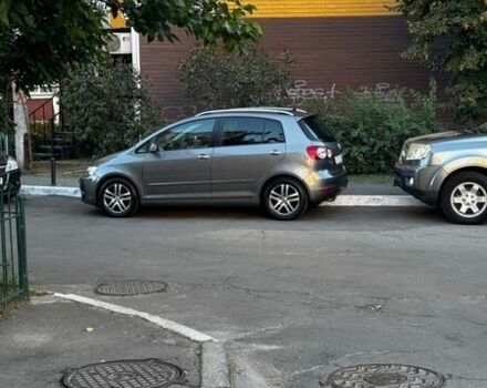 Серый Фольксваген Гольф Плюс, объемом двигателя 1.4 л и пробегом 220 тыс. км за 6400 $, фото 1 на Automoto.ua